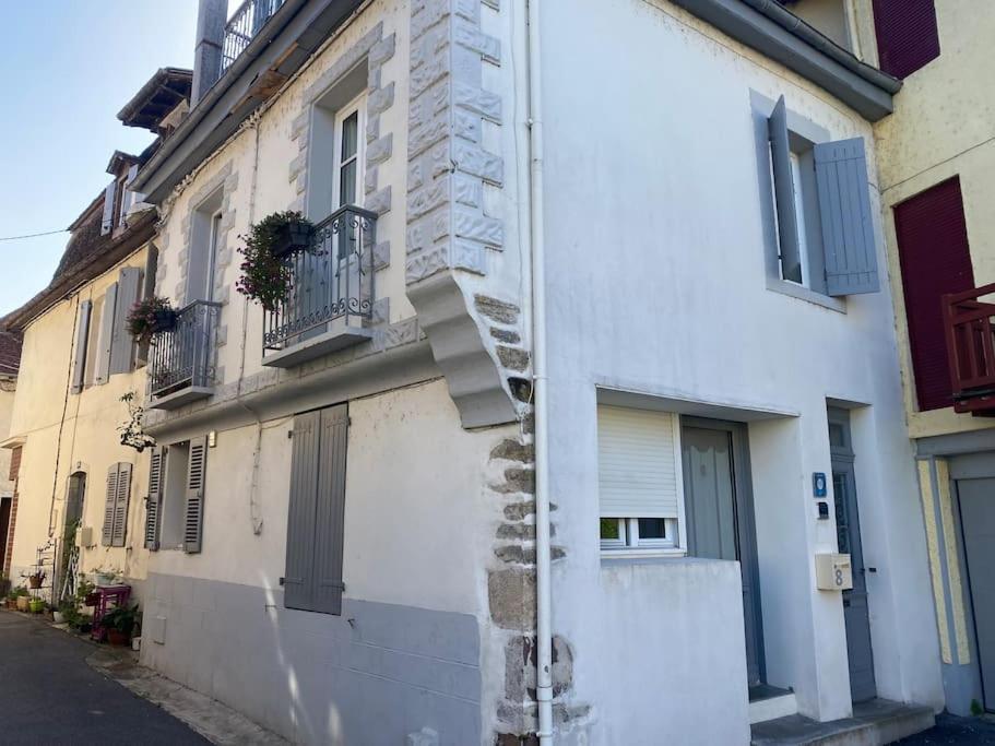 Appartement Le Nid Du Saleys - 70 M2 Centre Ville De Salies-de-Béarn Kültér fotó